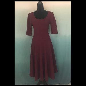 Lula Roe xl Nicole in burgundy